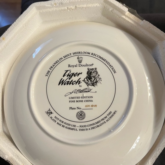 “Tiger Watch” The Franklin Mint Collector Plate with original paperwork - Picture 3 of 5